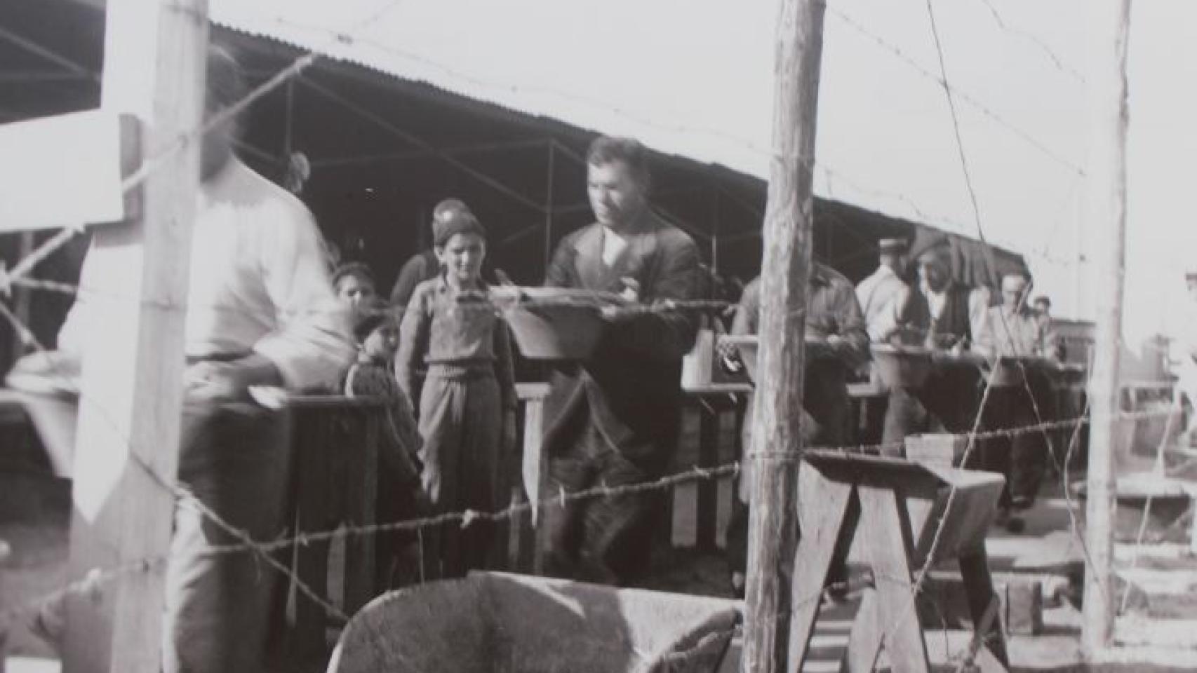 Los españoles morían de hambre y por condiciones de vida insalubres.