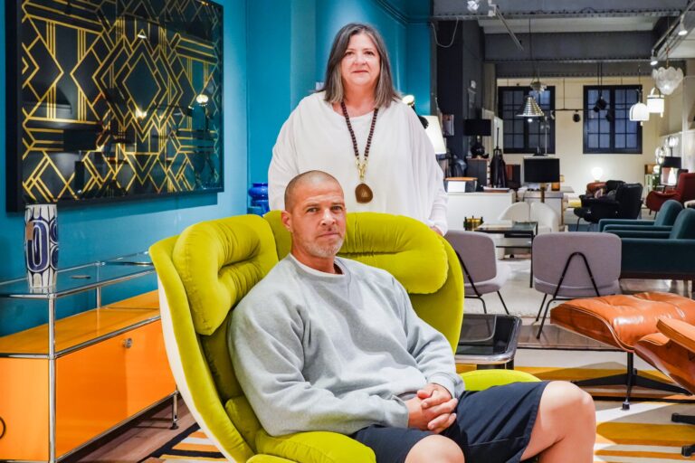 En Barcelona, ​​selección de muebles vintage y de diseño de un francés