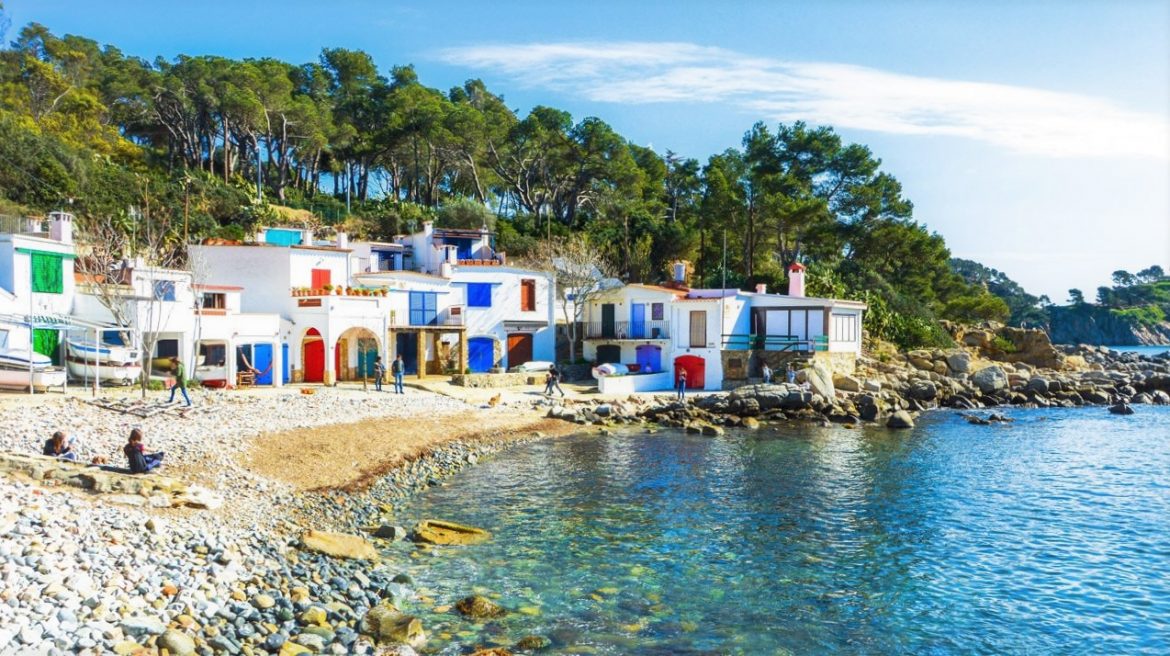 Playa Costa Brava Cala SAlguer turismo paisaje naturaleza mar barcos pueblo pesquero Foto redcostabrava 1170x656 1