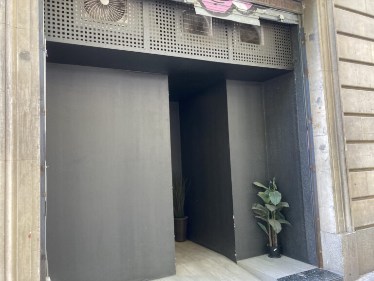 Barcelona quiere deshacerse de los fumadores de cannabis