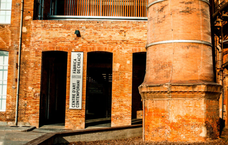 De trabajadores a festivaleros, la segunda vida de las fábricas de Barcelona