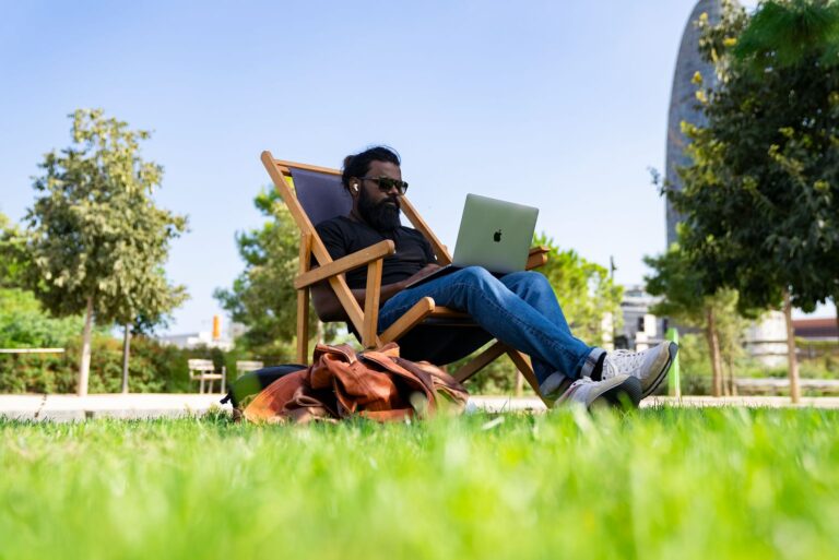 En Barcelona, ​​el fin del teletrabajo hace que los expatriados se quejen