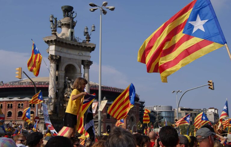 Ya no pasarás por turista: estos franceses en Barcelona que están aprendiendo catalán
