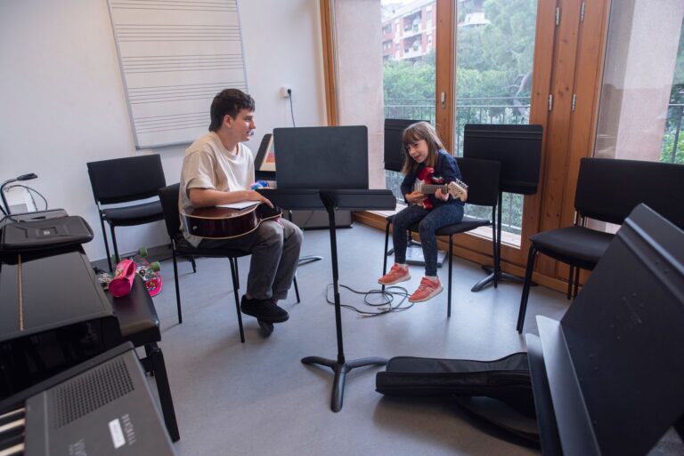 Por qué los pequeños bilingües tienen oído musical