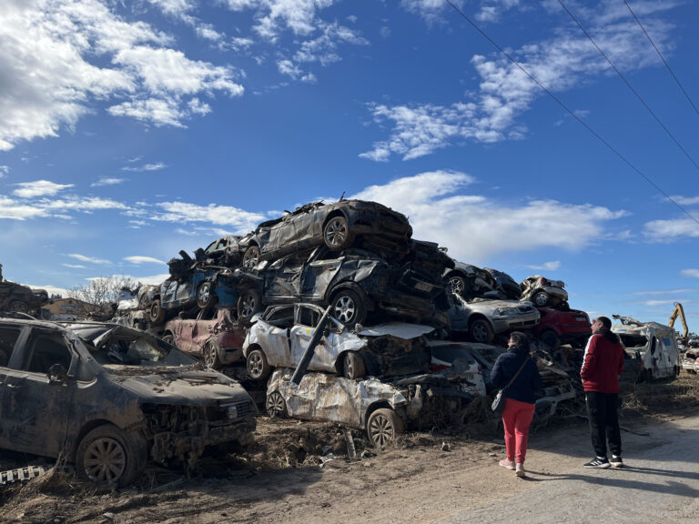 Informe: tres meses después de que Valence inunda, la reconstrucción imposible
