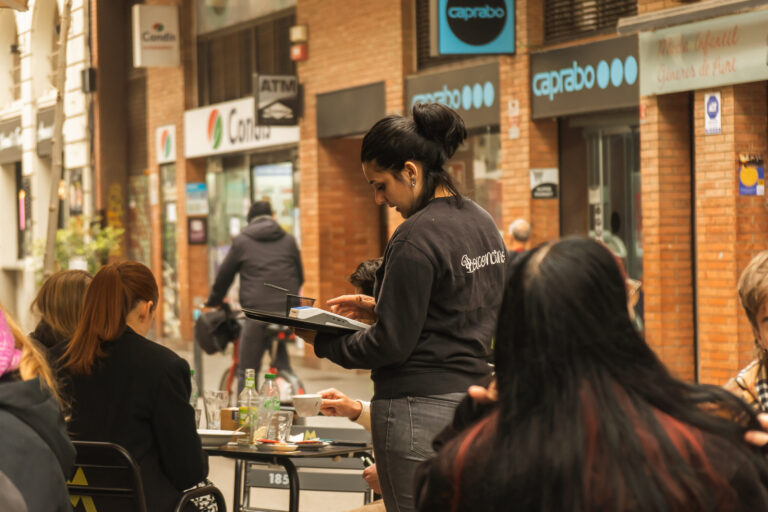 ¿Por qué los españoles no aprovechan el crecimiento récord del país?