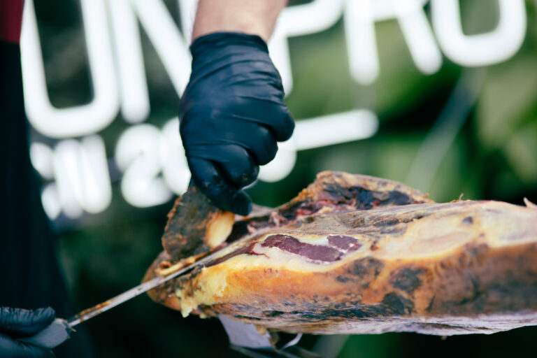 En Barcelona, ​​un servicio de corte de jamón en vivo para eventos