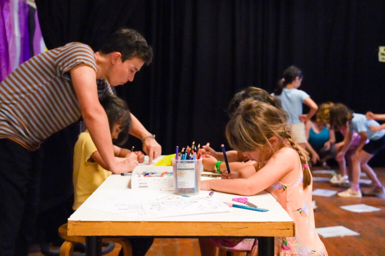 Practicar francés en Barcelona: talleres ludopedagógicos para niños y adolescentes