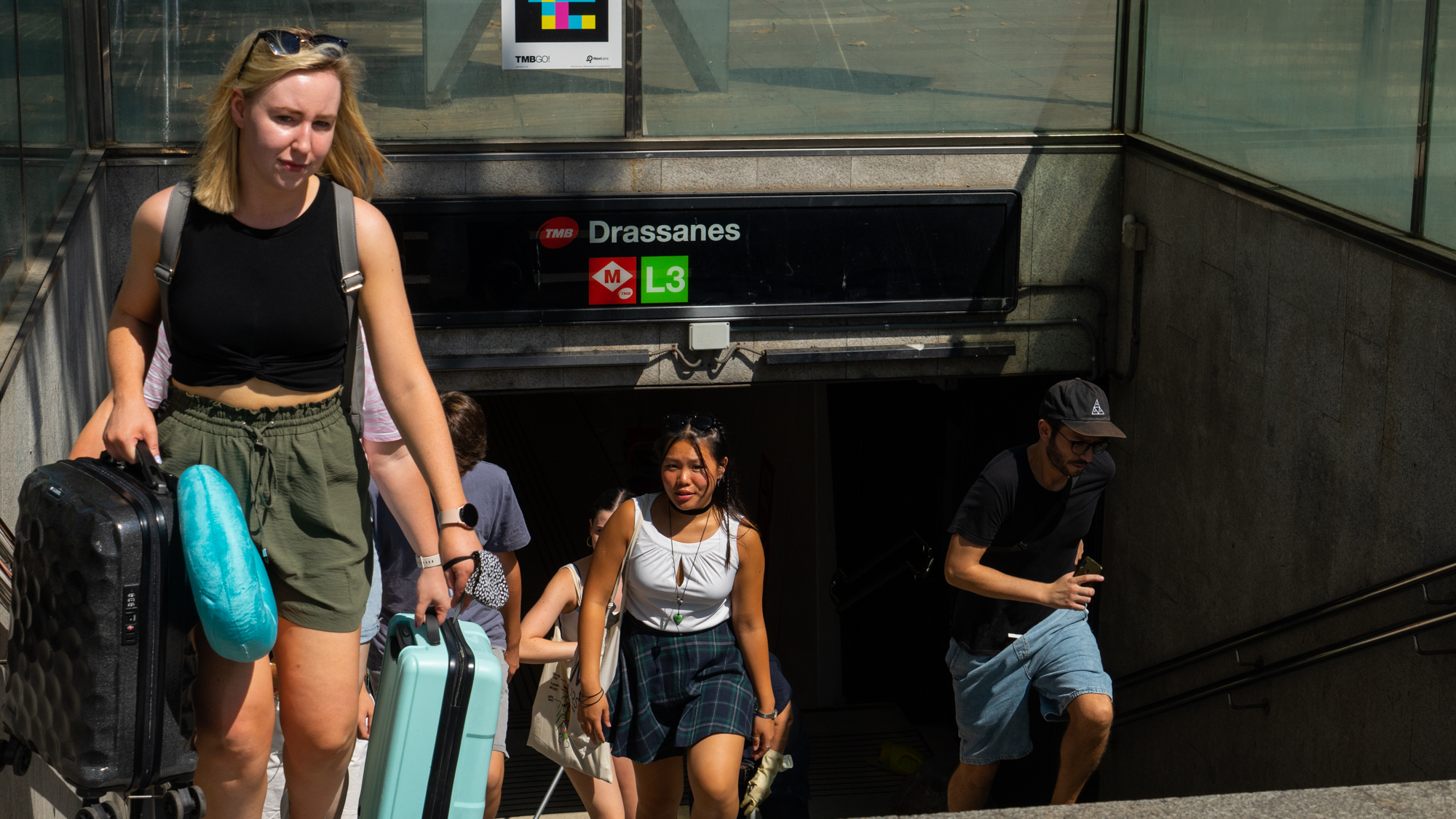 Metro Drassanes en transporte público Turistas Barcelona Foto de verano Clementine Laurent Equinox 3 1