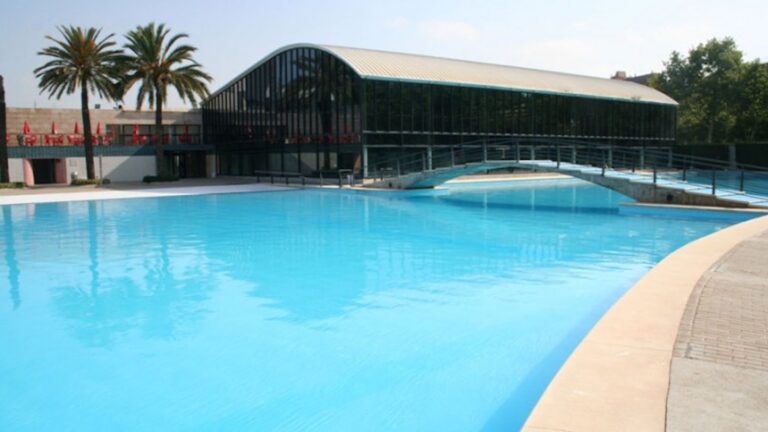 ¿Dónde bañarse en Barcelona? 4 piscinas al aire libre para sobrevivir al calor