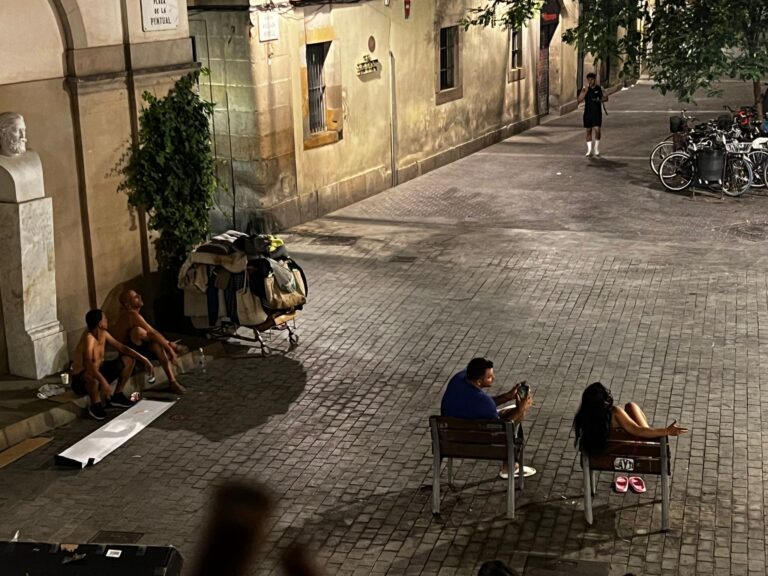 Barcelona, ​​la ciudad que no duerme en verano (y no deja a nadie para dormir)