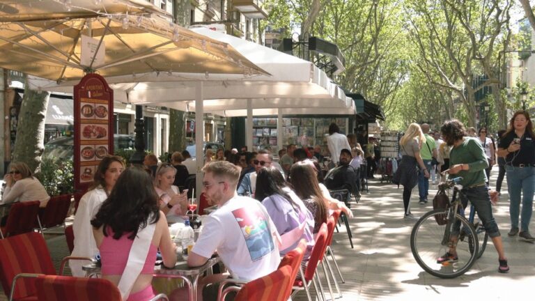 Cómo sobrevivir a The Summer Blues en Barcelona: Guía práctica