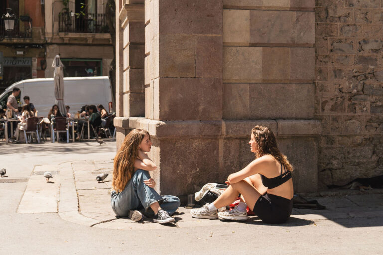«Una prisión dorada»: ¿Por qué estos franceses salen de Barcelona?