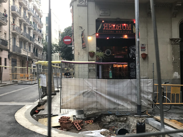 En Barcelona, ​​el trabajo está sofocando pequeñas tiendas