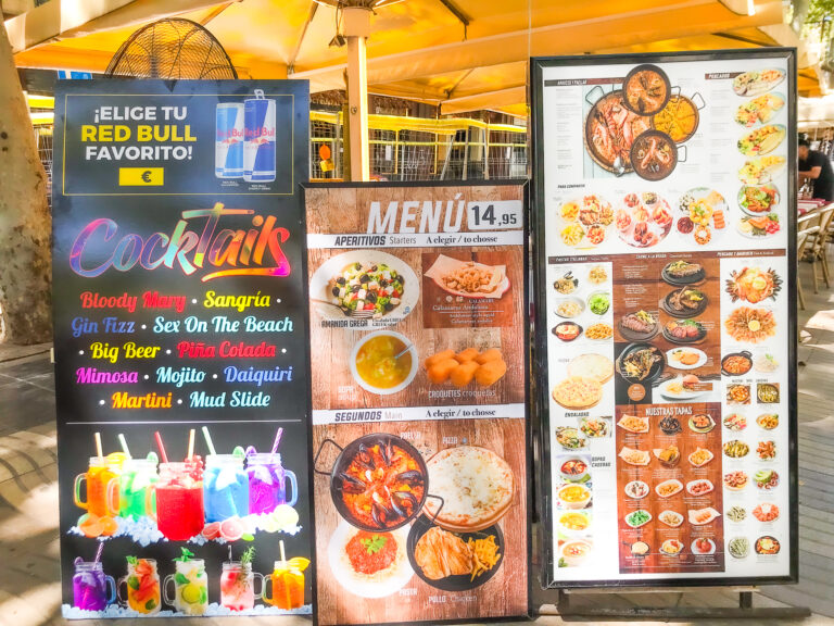 Turistas de miles … pero restaurantes vacíos en la Rambla de Barcelona
