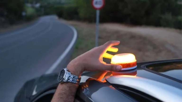 Conducir en España: nuevo equipamiento obligatorio en todos los vehículos