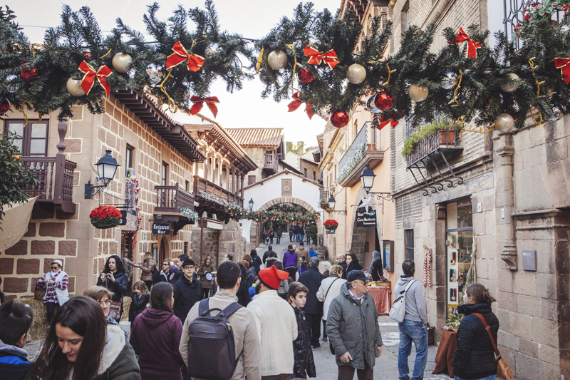 Los 7 lugares más feos de Barcelona 17 navidad pueblo espanyol