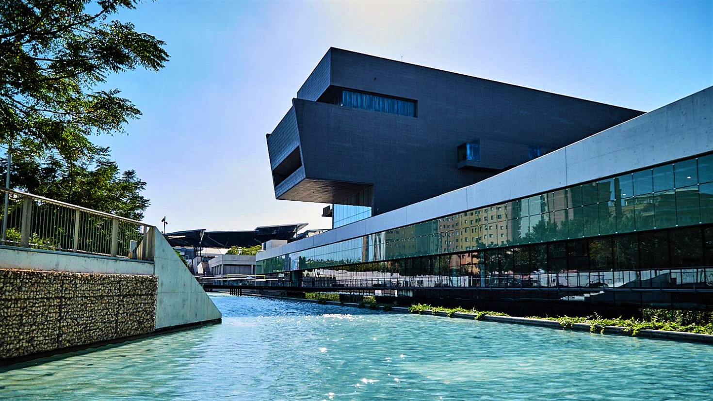 Museos gratuitos en Barcelona en 2026: días, horarios y direcciones para saber 9 Disseny Hub musee design poblenou Foto Barcelona Bus Turistic