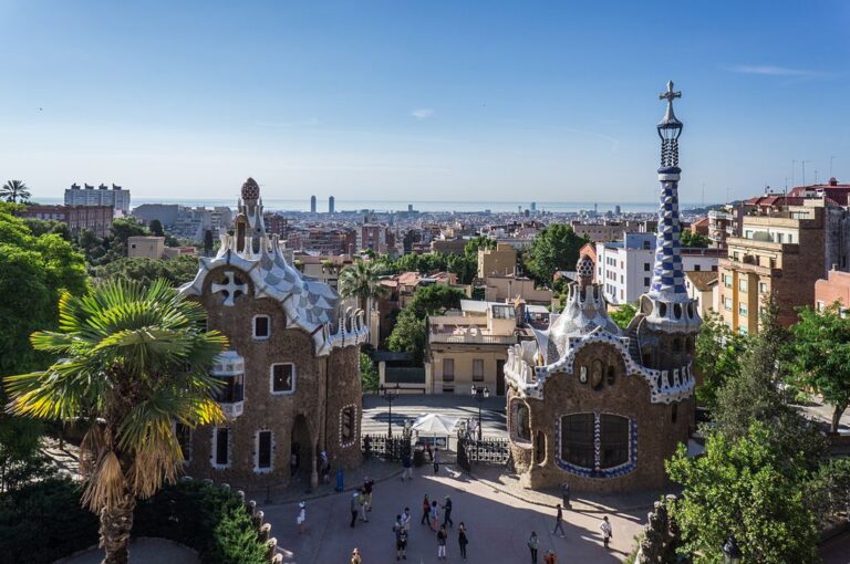 Barcelona: cierran urgentemente cinco negocios cerca del Park Güell por problemas de higiene e instalación eléctrica