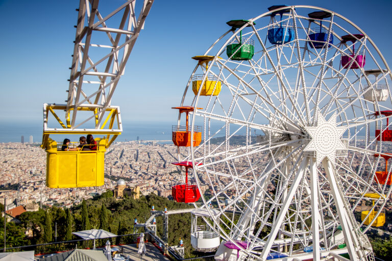 125 años de historia del Tibidabo, el parque barcelonés que inspiró a Disney