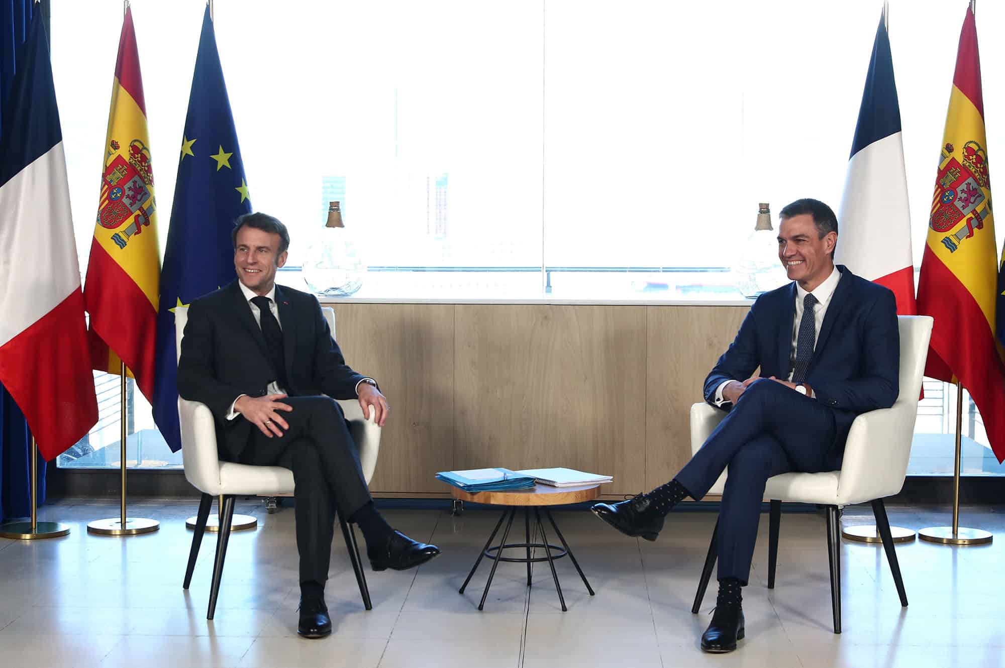 pedro sánchez y emmanuel macron en barcelona - foto la moncloa