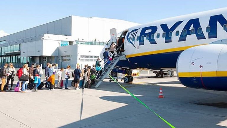 Billetes de avión: por qué esperar podría costarte más este verano en España