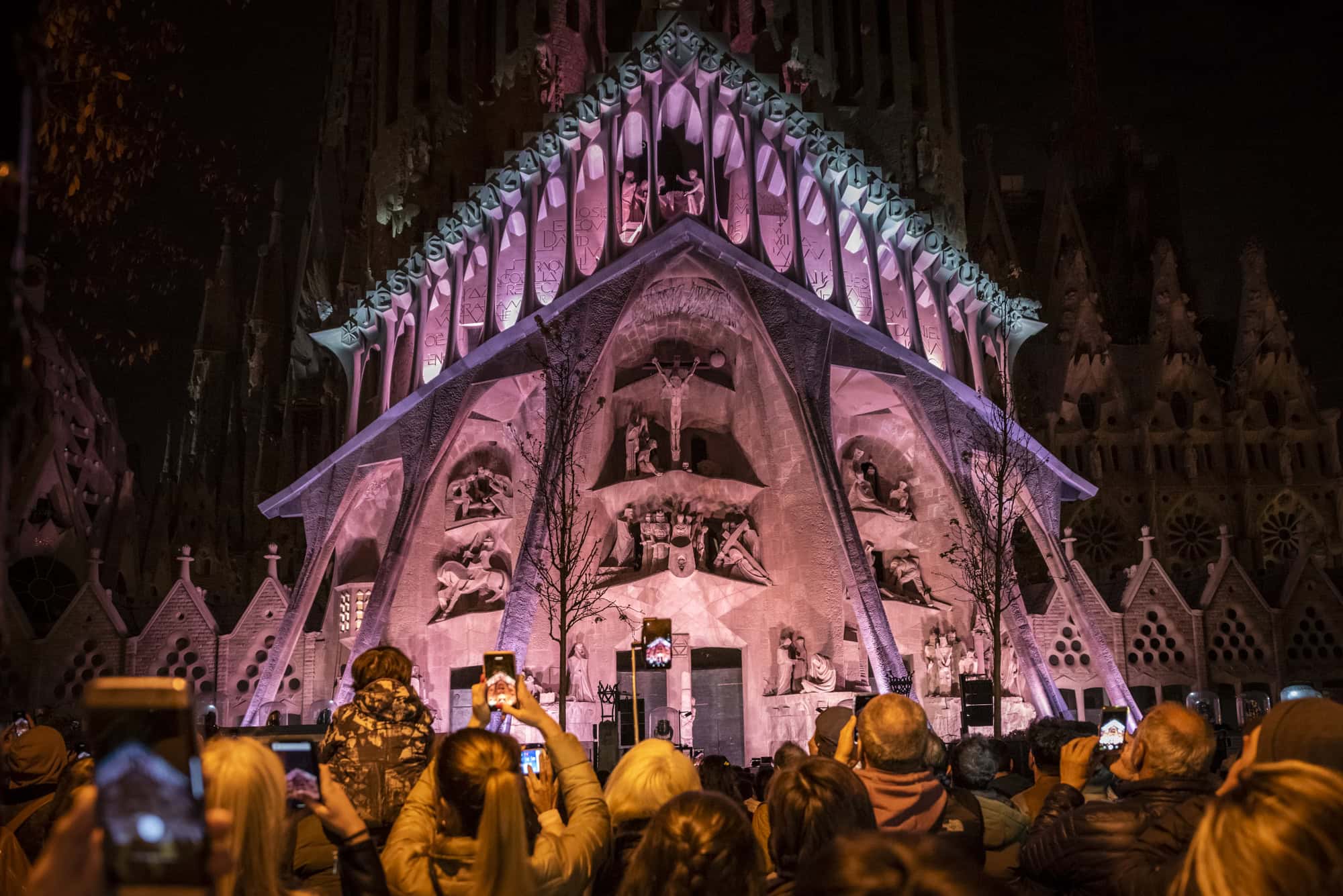 Lo que necesitas saber sobre la llegada del Papa León XIV a Barcelona 2 fachada semana santa sagrada familia