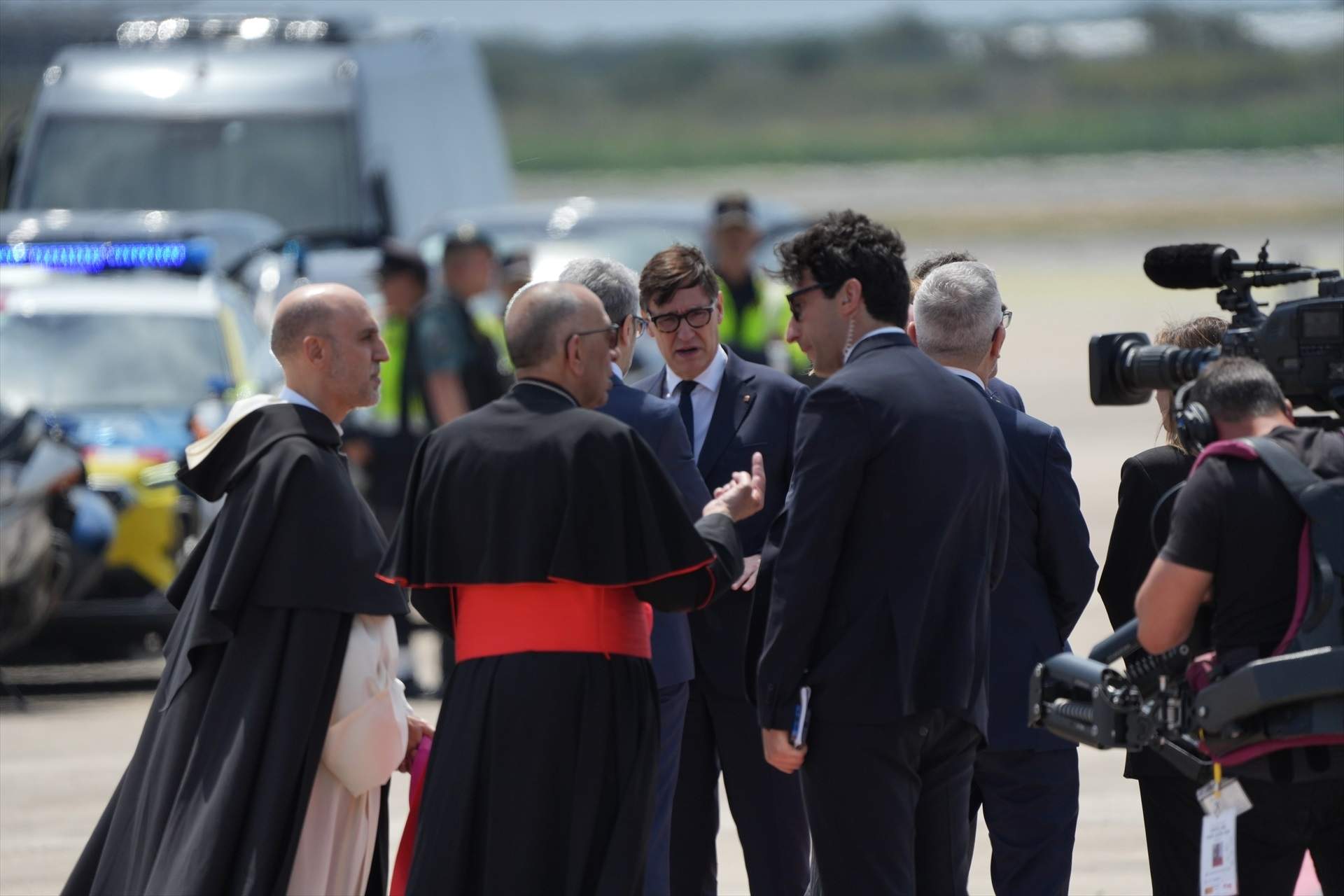 (EN VIVO) El Papa llegó a Barcelona 7 EuropaPress 7583552 presidente generalitat catalunya salvador illa llegada papa leon xiv