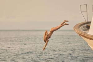 En la Costa Brava, Bràvola apuesta por viajes por mar a medida