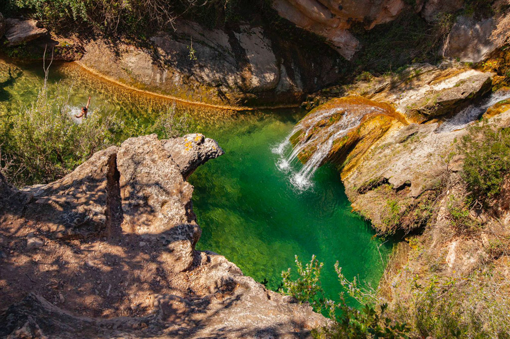 10 piscinas naturales para refrescarse cerca de Barcelona 15 Ruta al Niu de l’Àliga de Alcover – Camino con Santiago