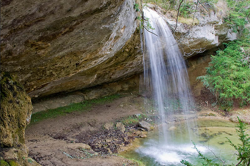 10 piscinas naturales para refrescarse cerca de Barcelona 16 Bauma de la Font del Bisbe de la Pobla de Lillet - totnens