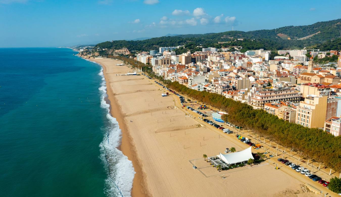 5 playas accesibles en tren desde Barcelona para escapar sin coche 7 ¿Imagen con licencia?q=tbn:ANd9GcQqw3cLzwhG1JwVNhKs5JPjy0FdB846y 8Iws1ryF1S97DTUbpIDBSkRJOy6ahNnuwqj47Ywz22meQDVKi1kJC9R64&s=19