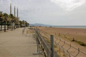 Contaminación, hormigón, turismo: las 48 playas españolas a evitar en 2026