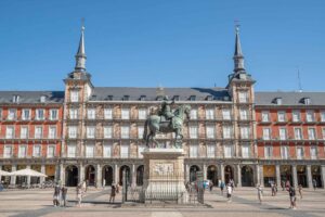 Turismo en España: hacia un récord de 100 millones de visitantes extranjeros en 2026