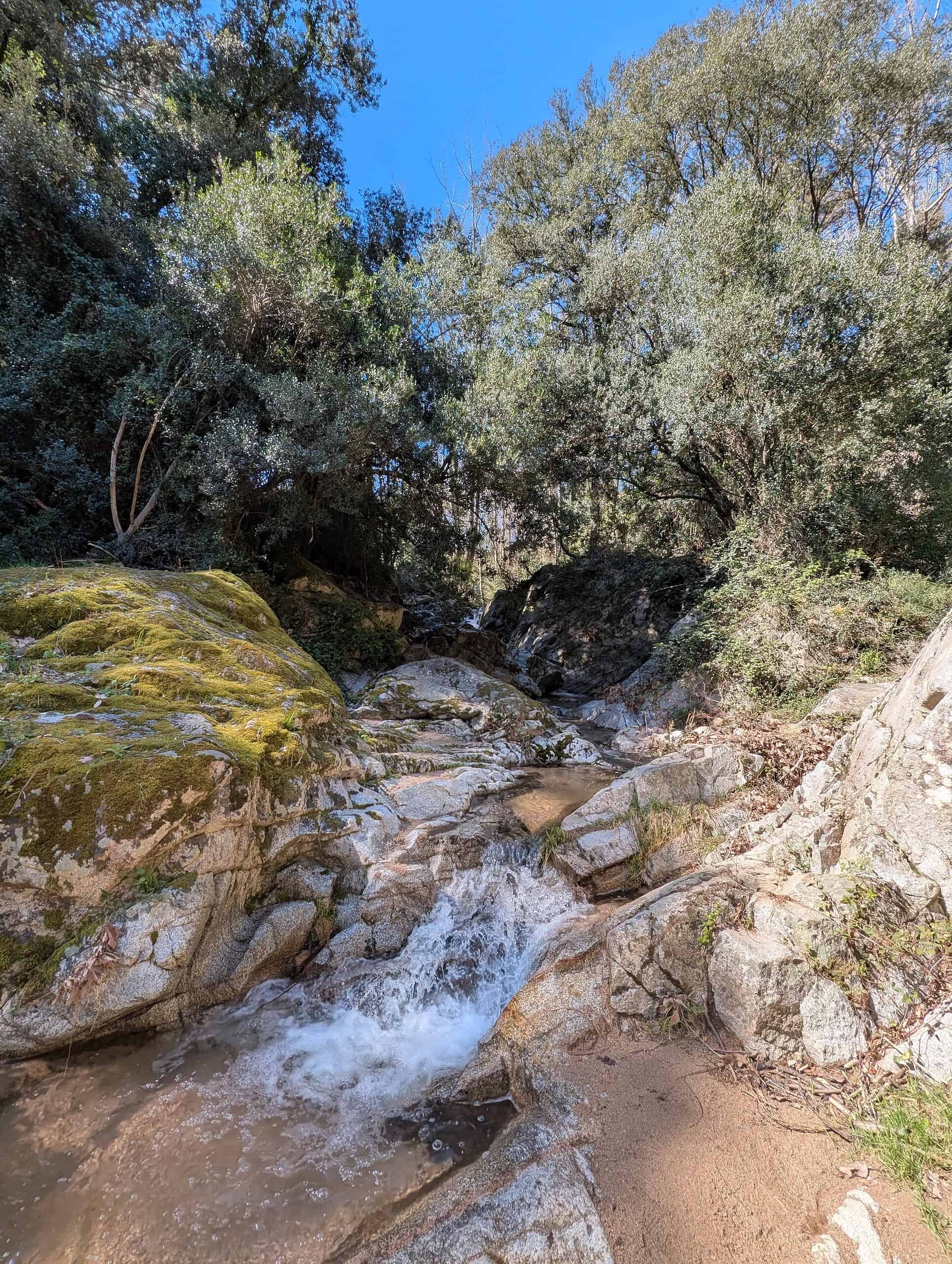 cascada catalunya caminata a escala