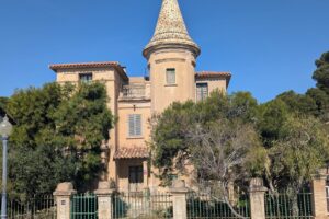 A una hora de Barcelona, ​​una caminata entre las aguas termales y el Mediterráneo