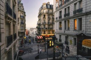 Caro, tenso, pero atractivo: lo que piensan los expatriados de Francia