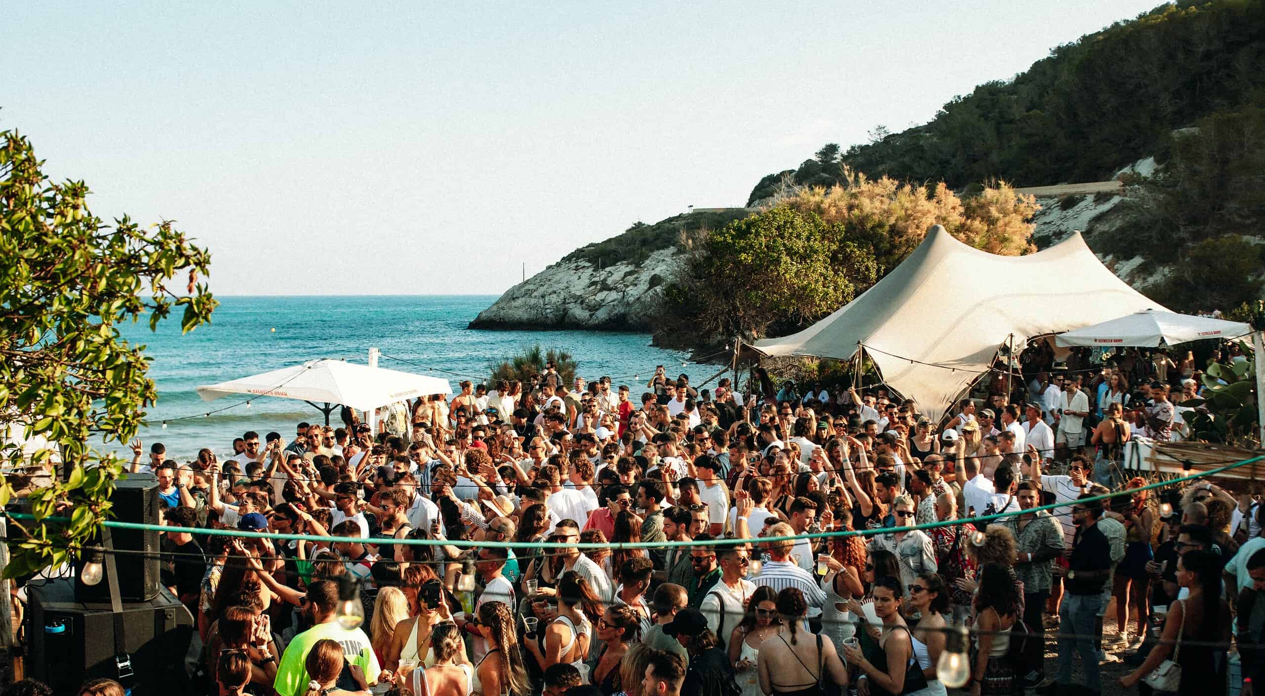 hola beach club a escala