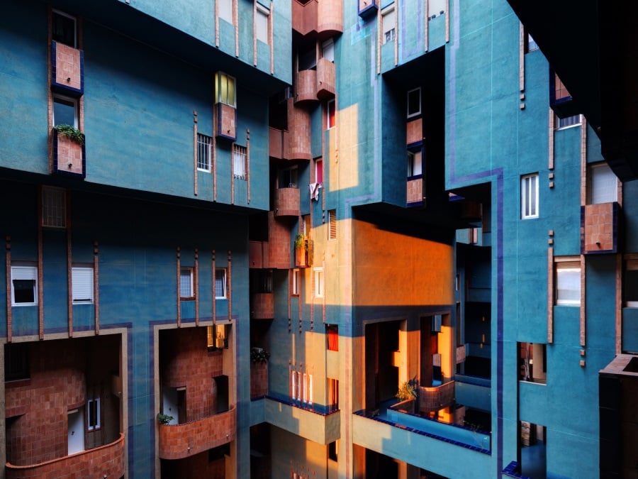¿Qué es este extraño edificio rojo que vemos a las afueras de Barcelona? 2 ricardo bofill barcelona