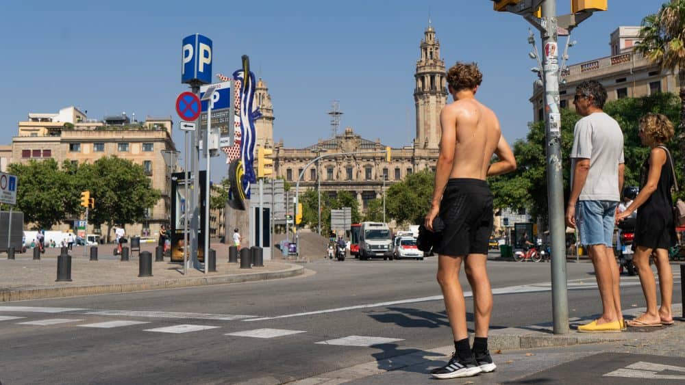 Inundaciones, olas de calor: ¿y si los primeros refugiados climáticos en Europa fueran los españoles? 4 Ola de calor en Barcelona