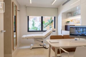 En Barcelona, ​​una clínica francófona apuesta por la prevención y la atención dermatológica especializada